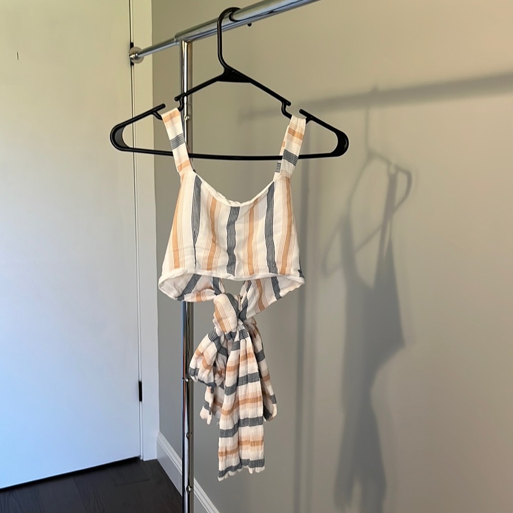 Tie back top